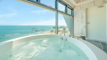 Gyeongju Blue21 Poolvilla Pension