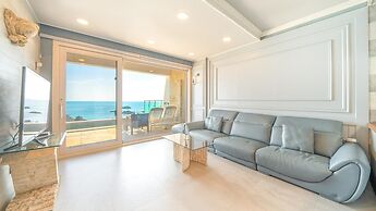 Gyeongju Blue21 Poolvilla Pension