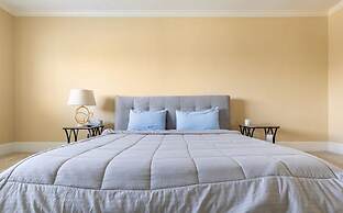 BIZI near Galleria Mall