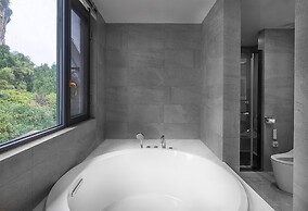 Yangshuo Picturesque Resort - Free Train Station Pick Up