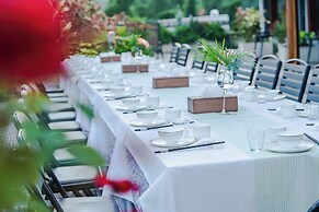 Yangshuo Picturesque Resort - Free Train Station Pick Up