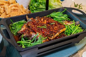 Yangshuo Picturesque Resort - Free Train Station Pick Up