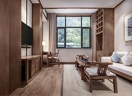 Yangshuo Picturesque Resort - Free Train Station Pick Up