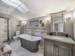 Charming 3 Bedroom House in North York