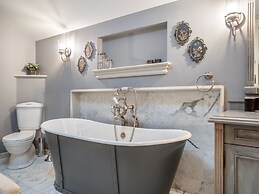 Charming 3 Bedroom House in North York