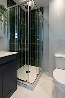 Deluxe South Central Apartment