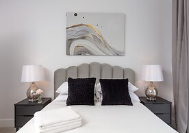 Deluxe South Central Apartment