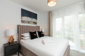 Deluxe South Central Apartment