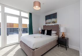 Deluxe South Central Apartment