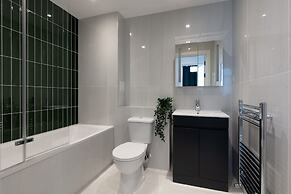 Deluxe South Central Apartment