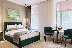 Maestro Address Hotel