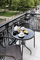 Maestro Address Hotel