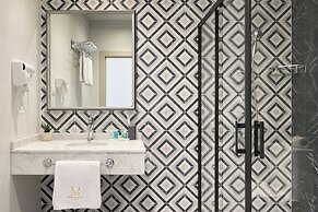 Maestro Address Hotel