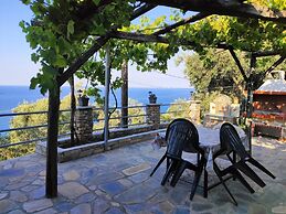 Ovrios Stone House Pelion