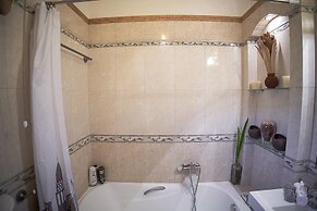 Venia House Marathos