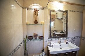 Venia House Marathos