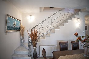 Venia House Marathos