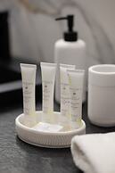 Grzybowska Apartment by Renters Prestige