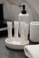 Grzybowska Apartment by Renters Prestige