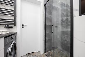 Grzybowska Apartment by Renters Prestige