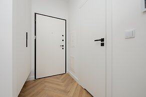 Grzybowska Apartment by Renters Prestige