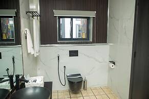 BRICKSPOINT BOUTIQUE APARTHOTEL ASOKORO