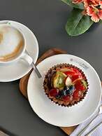 BRICKSPOINT BOUTIQUE APARTHOTEL ASOKORO