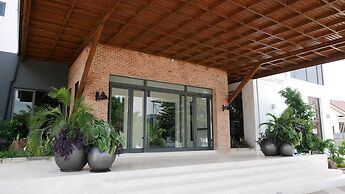 BRICKSPOINT BOUTIQUE APARTHOTEL ASOKORO