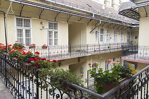 Lovely Apartment by National Museum