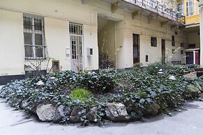 Lovely Apartment by National Museum