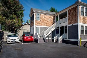 Downton Annie Apartment Three 2BD 1BA Parking