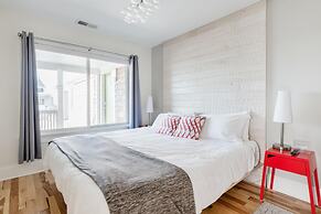 Downton Annie Apartment Three 2BD 1BA Parking