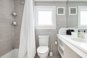 Downton Annie Apartment Three 2BD 1BA Parking