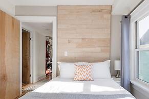 Downton Annie Apartment Three 2BD 1BA Parking