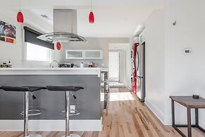 Downton Annie Apartment Three 2BD 1BA Parking