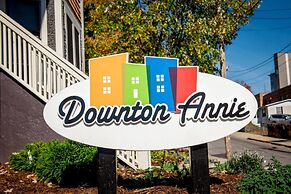 Downton Annie Apartment Three 2BD 1BA Parking