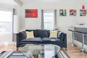 Downton Annie Apartment Three 2BD 1BA Parking