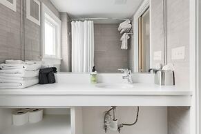 Downton Annie Apartment Three 2BD 1BA Parking