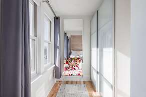 Downton Annie Apartment Three 2BD 1BA Parking