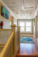 Downton Annie Apartment Three 2BD 1BA Parking