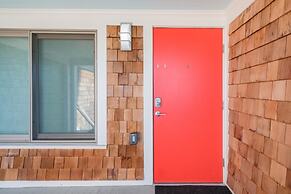 Downton Annie Apartment Three 2BD 1BA Parking