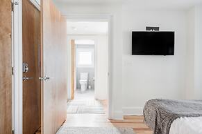 Downton Annie Apartment Three 2BD 1BA Parking