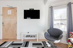 Downton Annie Apartment Three 2BD 1BA Parking