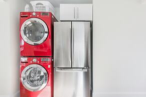 Downton Annie Apartment Three 2BD 1BA Parking