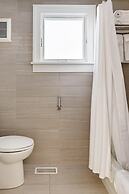 Downton Annie Apartment Two 2BD 1BA Parking