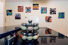 Downton Annie Apartment Two 2BD 1BA Parking