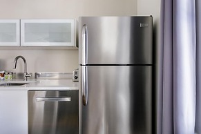 Downton Annie Apartment Two 2BD 1BA Parking