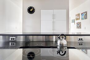 Downton Annie Apartment Two 2BD 1BA Parking