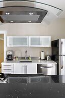 Downton Annie Apartment Two 2BD 1BA Parking