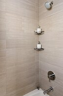 Downton Annie Apartment Two 2BD 1BA Parking